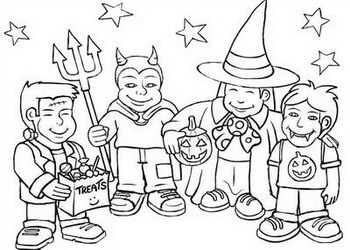 un gruppo di bambini che festeggia Halloween
